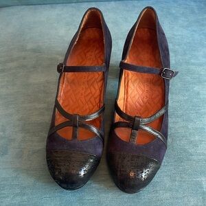 Chie Mihara Suede Round toe pumps Mary-Jane strap
Sz 38.5/8 made in Spain